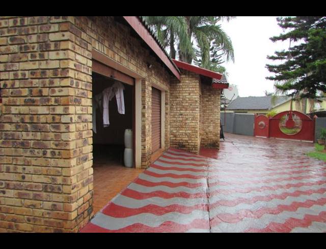 3 BEDROOM HOUSE FOR SALE IN WHITE RIVER EXT 3